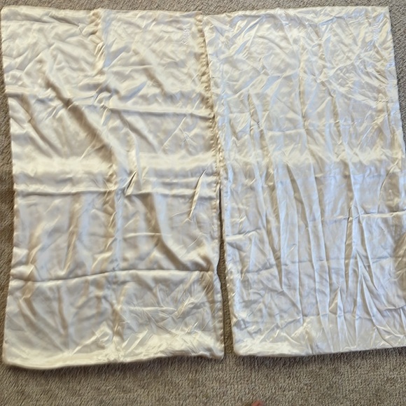 Blissy Mulberry Silk Pillowcase Set Size king - Picture 4 of 5